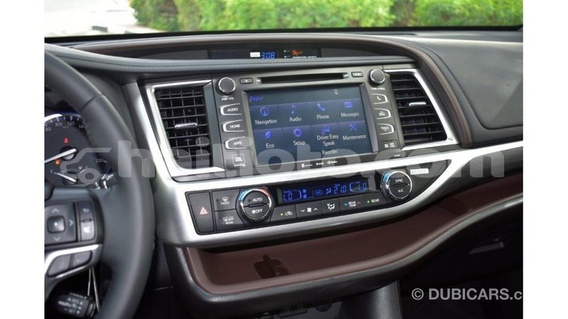 Big with watermark toyota highlander artibonite import dubai 1631