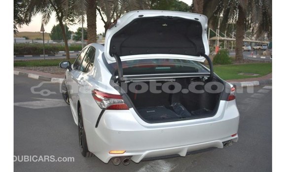 Acheter Import Voiture Toyota Camry Blanc à Import - Dubai, Artibonite Acheter Import Voiture Toyota Camry Blanc à Import - Dubai, Artibonite