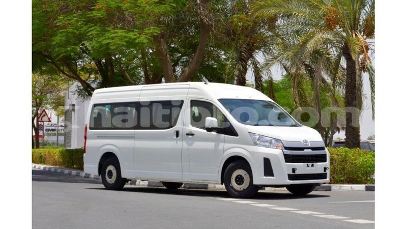 Big with watermark toyota hiace artibonite import dubai 1634