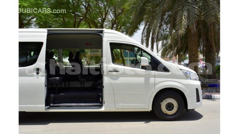 Big with watermark toyota hiace artibonite import dubai 1634