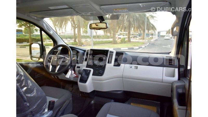 Big with watermark toyota hiace artibonite import dubai 1634