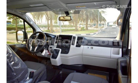 Acheter Import Voiture Toyota Hiace Blanc à Import - Dubai, Artibonite Acheter Import Voiture Toyota Hiace Blanc à Import - Dubai, Artibonite