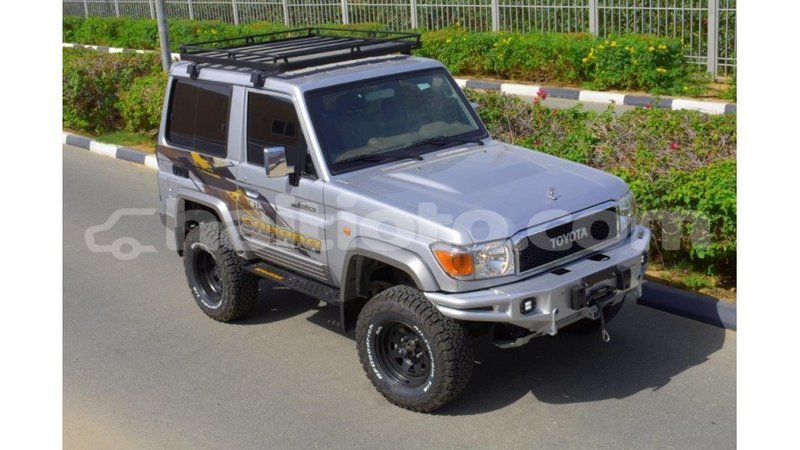 Big with watermark toyota land cruiser artibonite import dubai 1635
