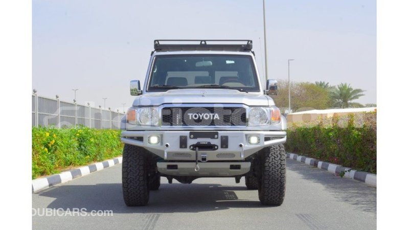 Big with watermark toyota land cruiser artibonite import dubai 1635
