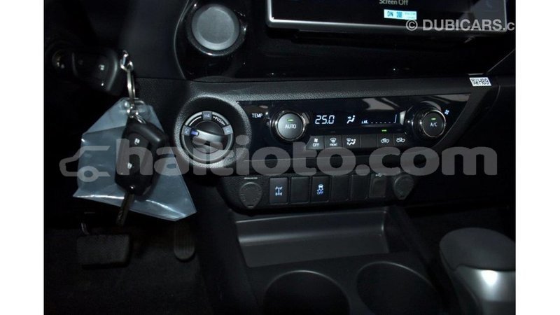 Big with watermark toyota hilux artibonite import dubai 1636