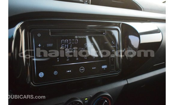 Acheter Import Voiture Toyota Hilux Blanc à Import - Dubai, Artibonite Acheter Import Voiture Toyota Hilux Blanc à Import - Dubai, Artibonite