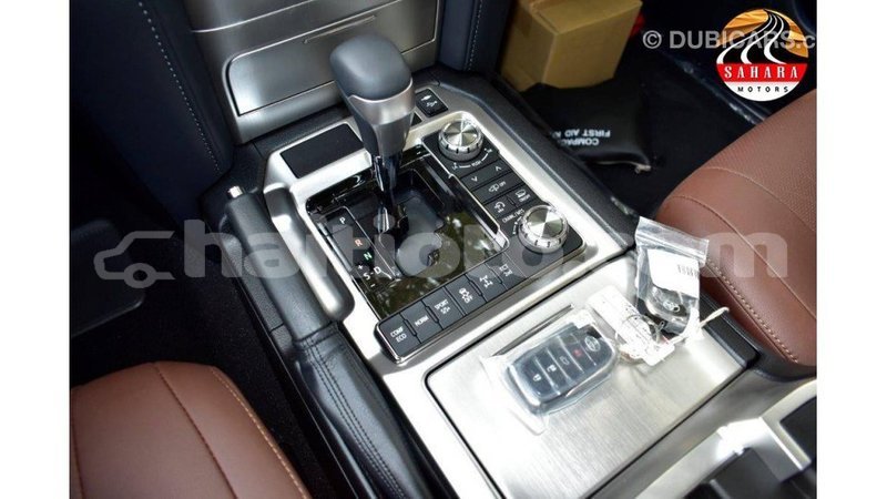 Big with watermark toyota land cruiser artibonite import dubai 1641