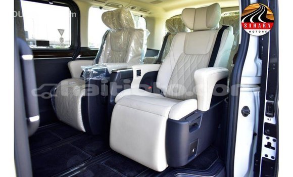 Acheter Import Voiture Toyota Granvia Blanc à Import - Dubai, Artibonite Acheter Import Voiture Toyota Granvia Blanc à Import - Dubai, Artibonite