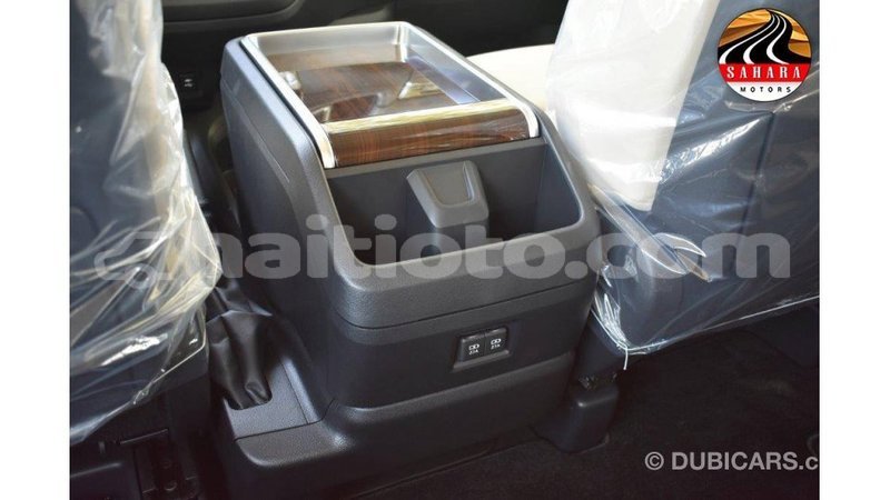 Big with watermark toyota granvia artibonite import dubai 1643