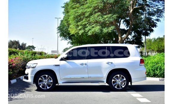 Acheter Import Voiture Toyota Land Cruiser Blanc à Import - Dubai, Artibonite Acheter Import Voiture Toyota Land Cruiser Blanc à Import - Dubai, Artibonite