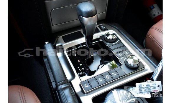 Acheter Import Voiture Toyota Land Cruiser Blanc à Import - Dubai, Artibonite Acheter Import Voiture Toyota Land Cruiser Blanc à Import - Dubai, Artibonite