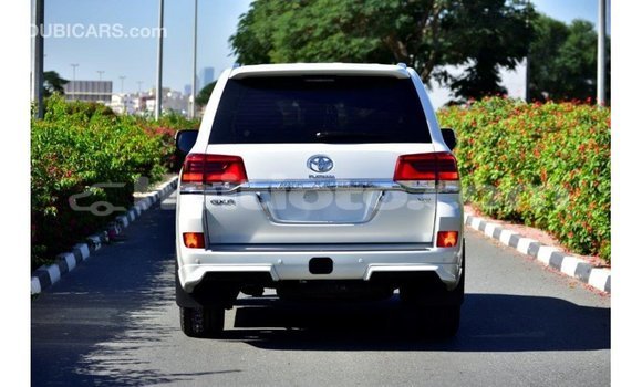 Acheter Import Voiture Toyota Land Cruiser Blanc à Import - Dubai, Artibonite Acheter Import Voiture Toyota Land Cruiser Blanc à Import - Dubai, Artibonite