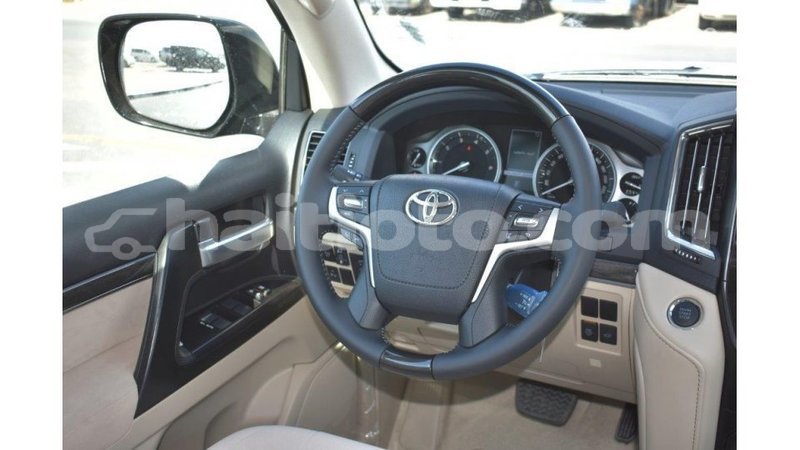 Big with watermark toyota land cruiser artibonite import dubai 1647