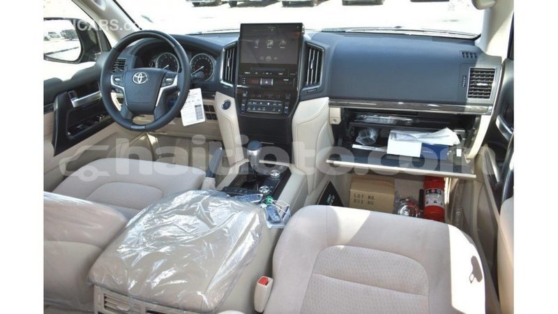 Big with watermark toyota land cruiser artibonite import dubai 1647