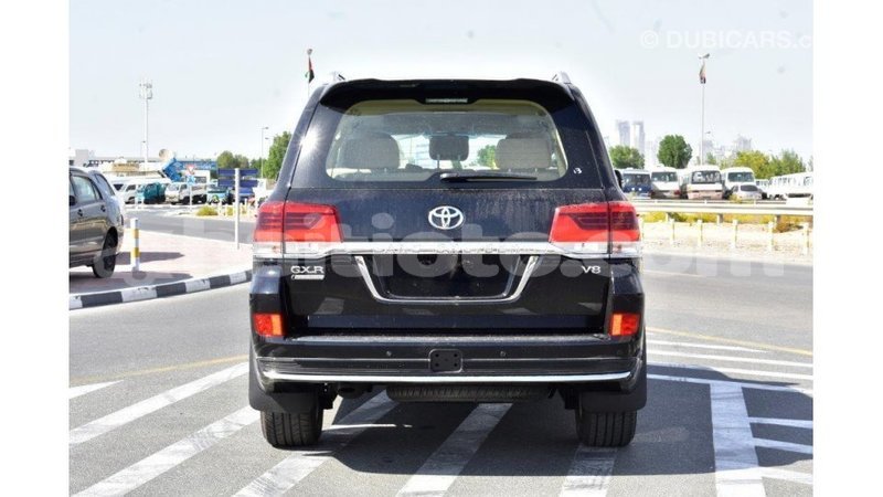 Big with watermark toyota land cruiser artibonite import dubai 1647