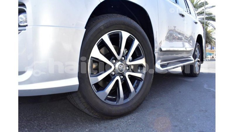 Big with watermark toyota land cruiser artibonite import dubai 1649