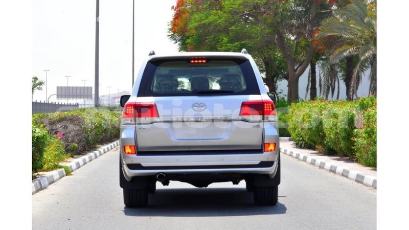Big with watermark toyota land cruiser artibonite import dubai 1649