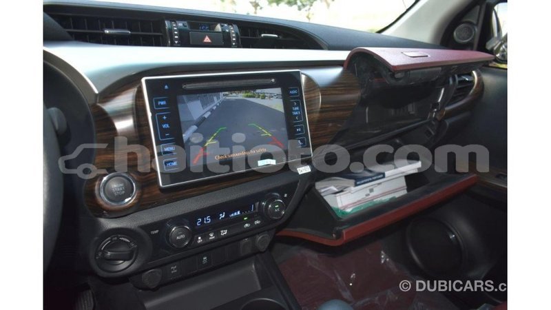 Big with watermark toyota hilux artibonite import dubai 1652