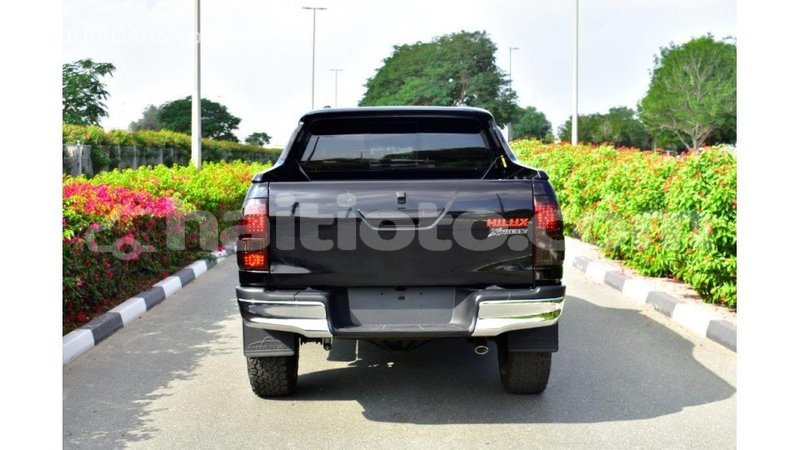 Big with watermark toyota hilux artibonite import dubai 1652