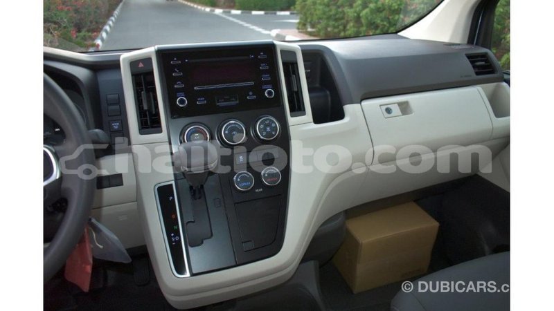 Big with watermark toyota hiace artibonite import dubai 1653