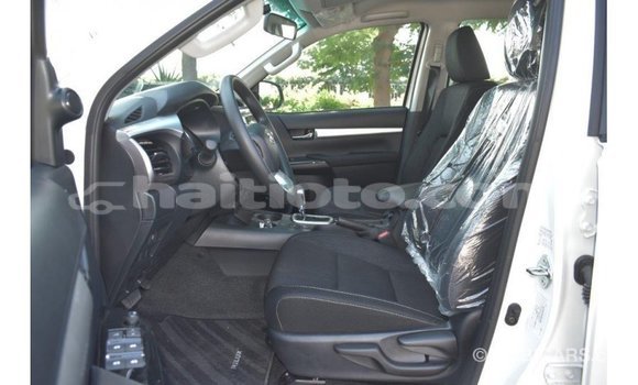 Acheter Import Voiture Toyota Hilux Blanc à Import - Dubai, Artibonite Acheter Import Voiture Toyota Hilux Blanc à Import - Dubai, Artibonite
