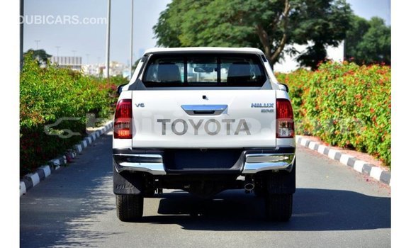 Acheter Import Voiture Toyota Hilux Blanc à Import - Dubai, Artibonite Acheter Import Voiture Toyota Hilux Blanc à Import - Dubai, Artibonite