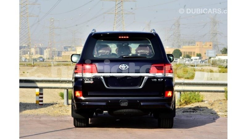 Big with watermark toyota land cruiser artibonite import dubai 1659