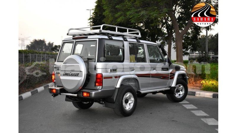 Big with watermark toyota land cruiser artibonite import dubai 1661
