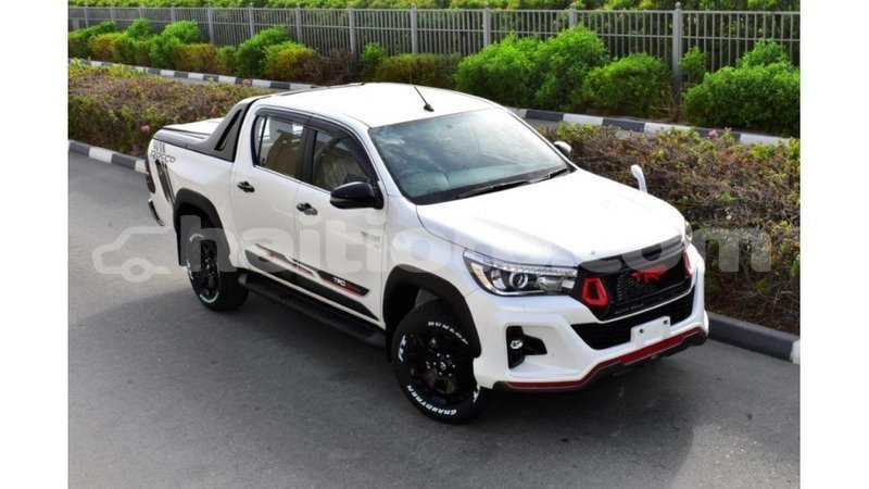 Big with watermark toyota hilux artibonite import dubai 1662