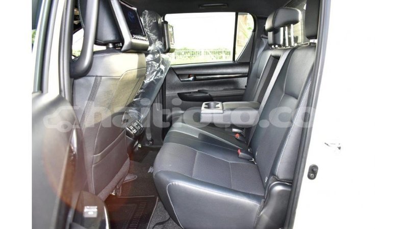 Big with watermark toyota hilux artibonite import dubai 1662