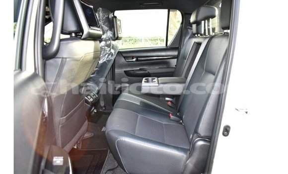Acheter Import Voiture Toyota Hilux Blanc à Import - Dubai, Artibonite Acheter Import Voiture Toyota Hilux Blanc à Import - Dubai, Artibonite