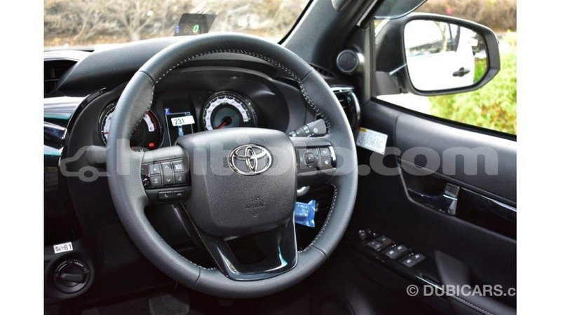 Big with watermark toyota hilux artibonite import dubai 1662
