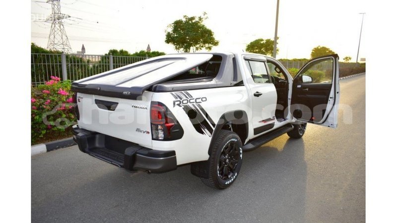 Big with watermark toyota hilux artibonite import dubai 1662
