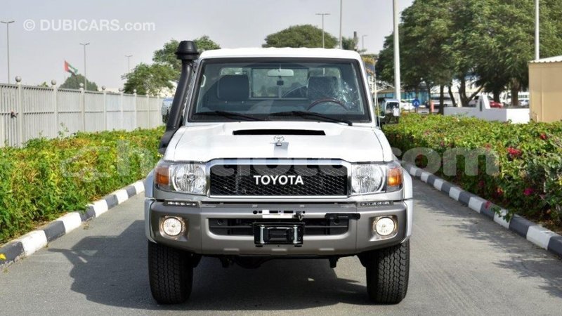 Big with watermark toyota land cruiser artibonite import dubai 1667