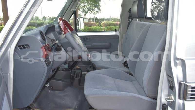 Big with watermark toyota land cruiser artibonite import dubai 1667