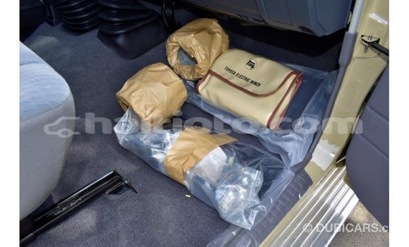 Acheter Import Voiture Toyota Land Cruiser Beige à Import - Dubai, Artibonite Acheter Import Voiture Toyota Land Cruiser Beige à Import - Dubai, Artibonite