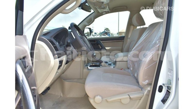 Big with watermark toyota land cruiser artibonite import dubai 1669