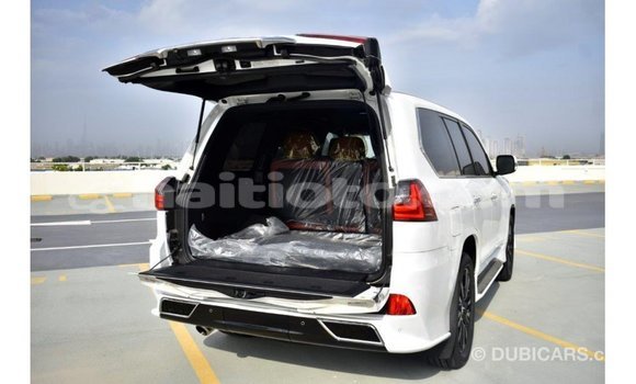 Acheter Import Voiture Lexus LX Blanc à Import - Dubai, Artibonite Acheter Import Voiture Lexus LX Blanc à Import - Dubai, Artibonite