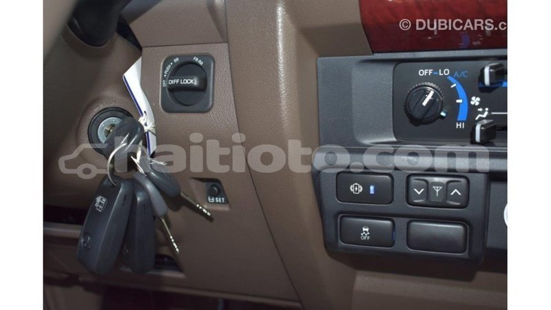 Big with watermark toyota land cruiser artibonite import dubai 1675