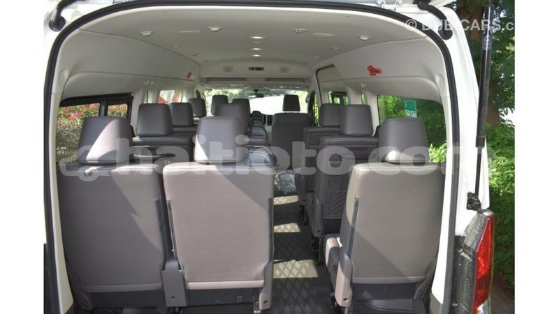 Big with watermark toyota hiace artibonite import dubai 1680
