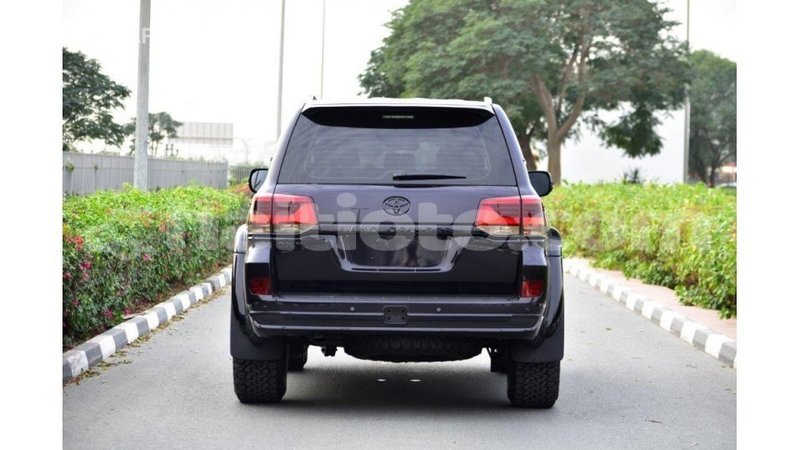 Big with watermark toyota land cruiser artibonite import dubai 1681