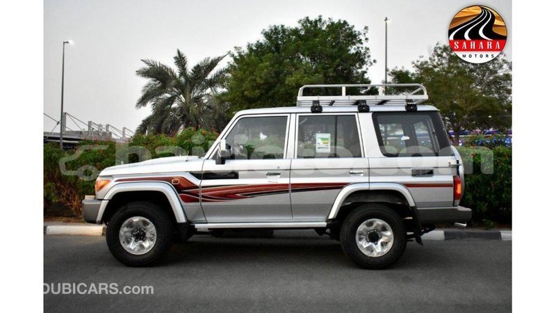 Big with watermark toyota land cruiser artibonite import dubai 1683