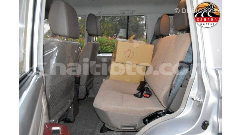 Big with watermark toyota land cruiser artibonite import dubai 1683