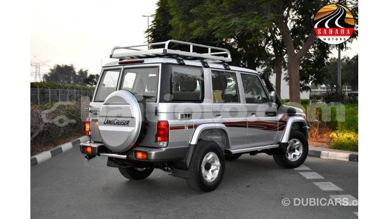 Big with watermark toyota land cruiser artibonite import dubai 1683