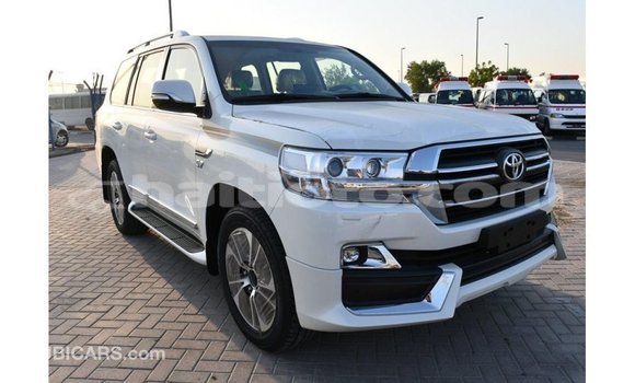 Acheter Import Voiture Toyota Land Cruiser Blanc à Import - Dubai, Artibonite Acheter Import Voiture Toyota Land Cruiser Blanc à Import - Dubai, Artibonite