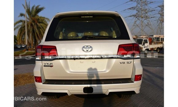 Acheter Import Voiture Toyota Land Cruiser Blanc à Import - Dubai, Artibonite Acheter Import Voiture Toyota Land Cruiser Blanc à Import - Dubai, Artibonite