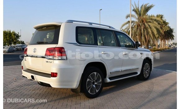 Acheter Import Voiture Toyota Land Cruiser Blanc à Import - Dubai, Artibonite Acheter Import Voiture Toyota Land Cruiser Blanc à Import - Dubai, Artibonite