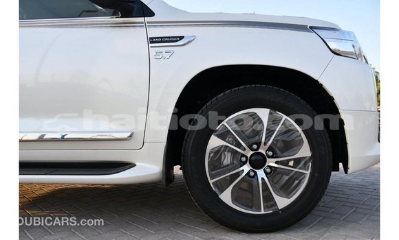 Acheter Import Voiture Toyota Land Cruiser Blanc à Import - Dubai, Artibonite Acheter Import Voiture Toyota Land Cruiser Blanc à Import - Dubai, Artibonite