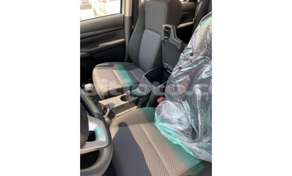 Buy Import Toyota Hilux White Car in Import - Dubai in Artibonite Buy Import Toyota Hilux White Car in Import - Dubai in Artibonite