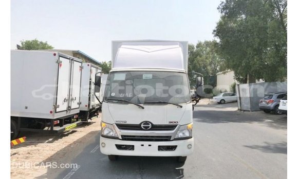 Acheter Import Utilitaire Hino 300 Series Blanc à Import - Dubai, Artibonite Acheter Import Utilitaire Hino 300 Series Blanc à Import - Dubai, Artibonite